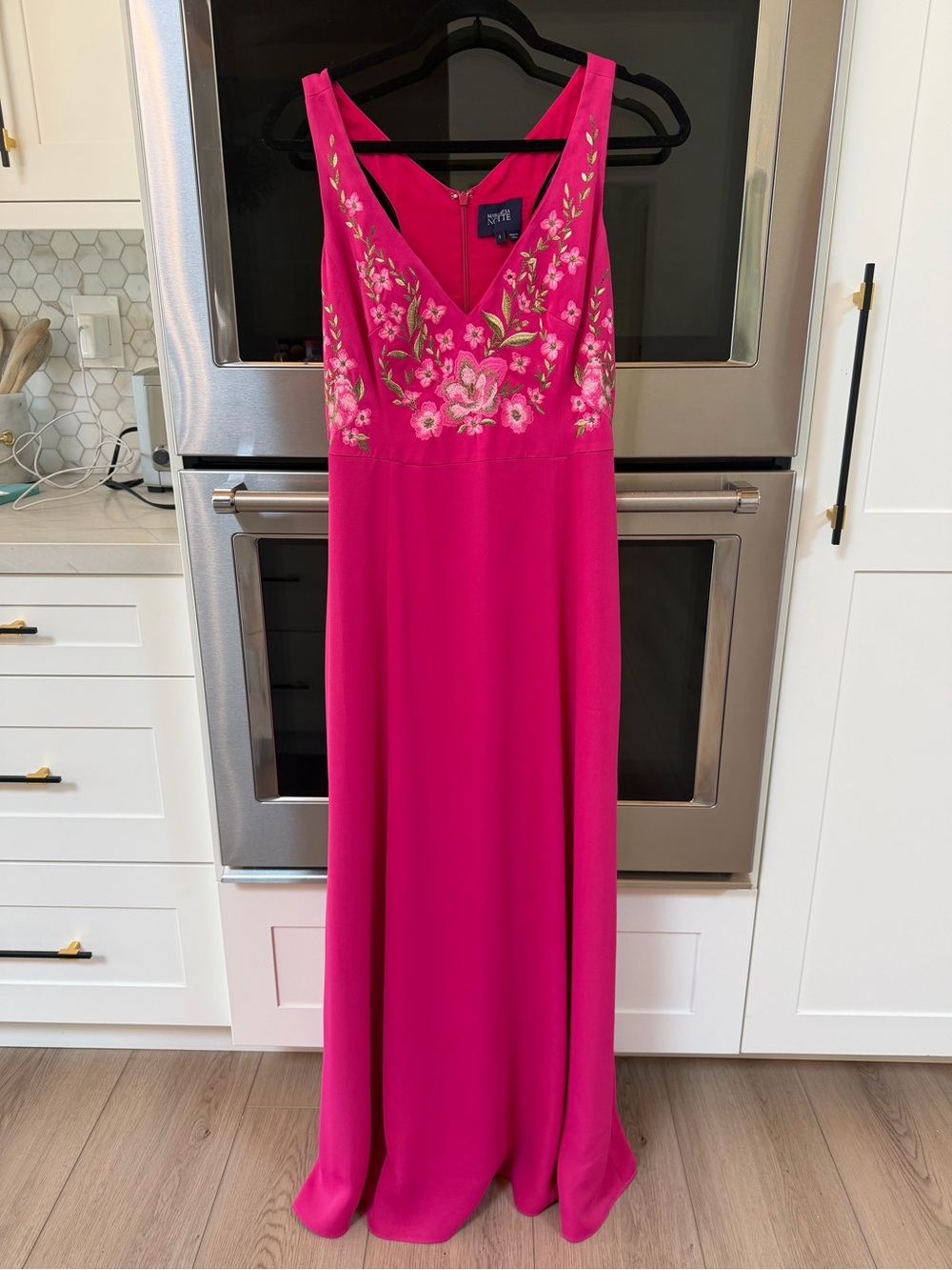 MARCAESA NOITE Fuchsia Embroidered V-Neck Maxi Dress